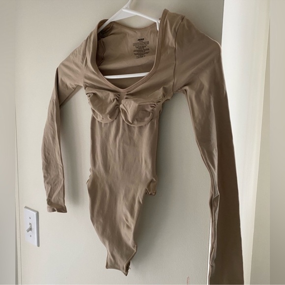 SKIMS SEAMLESS SCULPT LONG SLEEVE THONG BODYSUIT CLAY SMALL - Picture 7 of 11